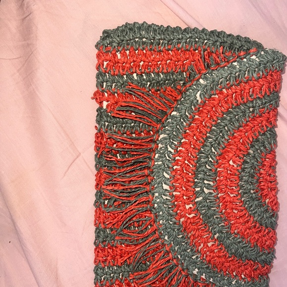 Chic Gold Woven Clutch with Bow Accent - Picture 2 of 5